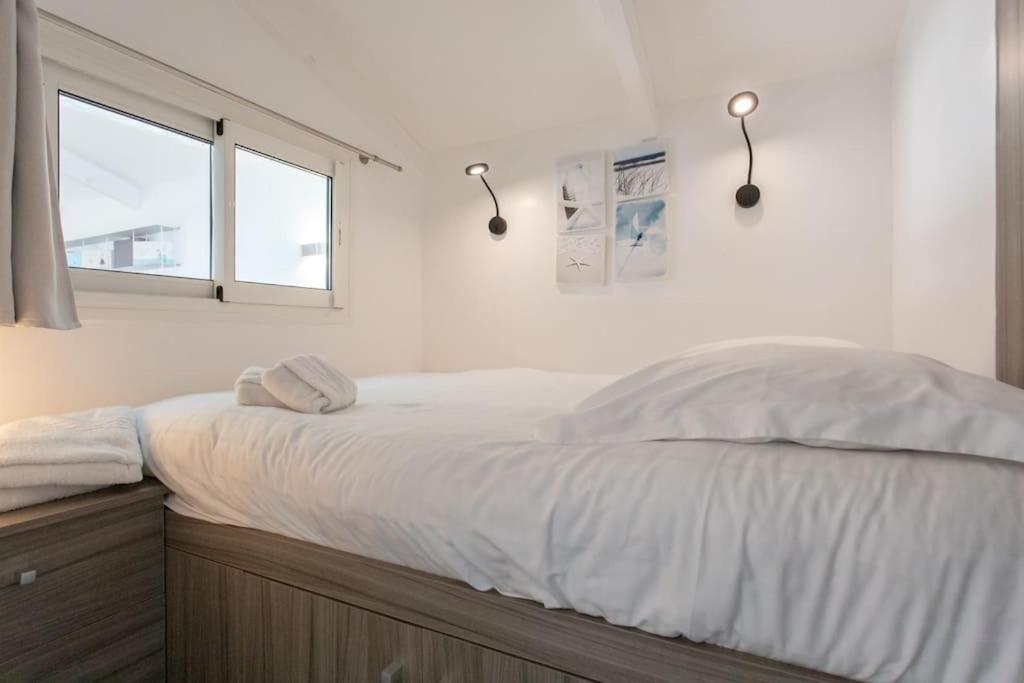 Appartamento #40 Bright Sea View For 6 2mins Walk Port & Sea *
